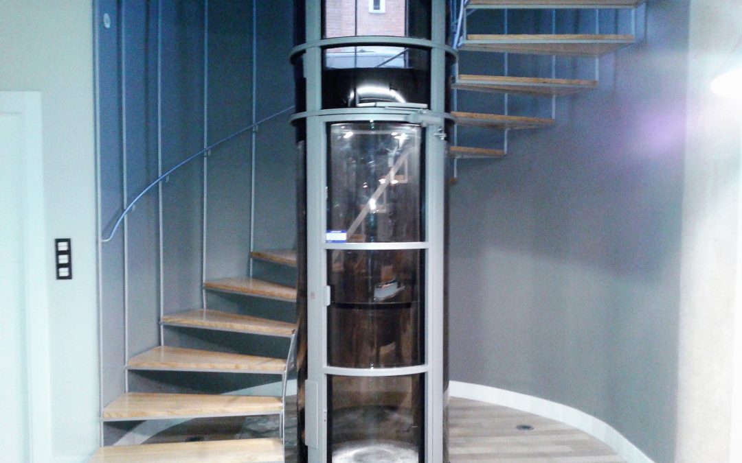 Modèle AirLift 933 – Installé dans une Cage d’Escalier